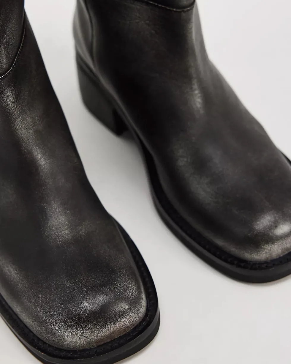 Dana Distressed Pull-On Boot - Black Leather