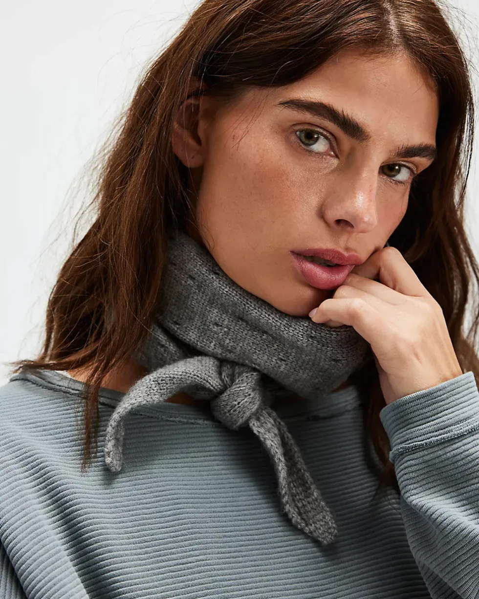 Essential Triangle Scarf - Grey