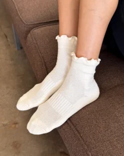 Ruffled Hugger Crew Socks - Vanilla